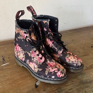 Dr. Marten Floral Lace-Up Boots Size 10